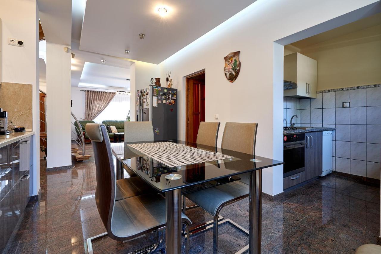 Casa Cu Flori Moisei Hotel Bagian luar foto